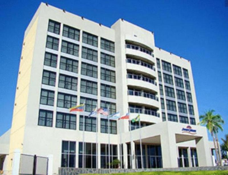 Howard Johnson Ramallo Bagian luar foto